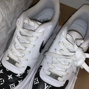 White Airforce, Black LV Painting